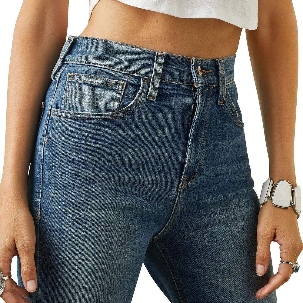 Ariat Women's High Rise Ultra Lucy Relaxed Straight Jean Fontana - Image 4